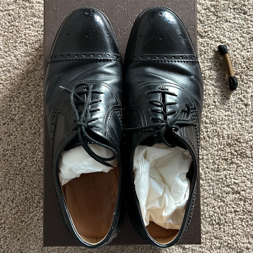 Gucci Lace Up shoe with Brogue detail - Picture 2 of 9